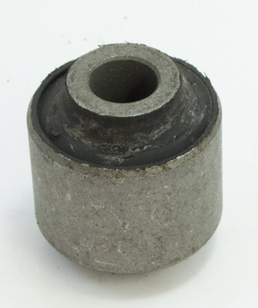 Сайлентблок рычага заднего нижнего (кривого) в кулак Chery M11 KLM