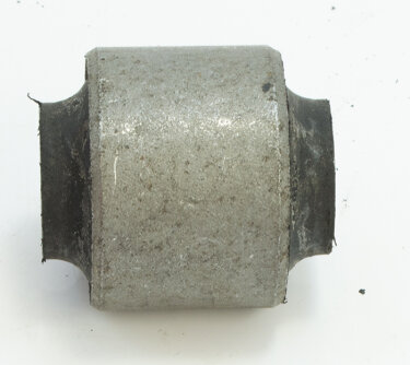 Сайлентблок рычага заднего нижнего (кривого) в кулак Chery M11 KLM