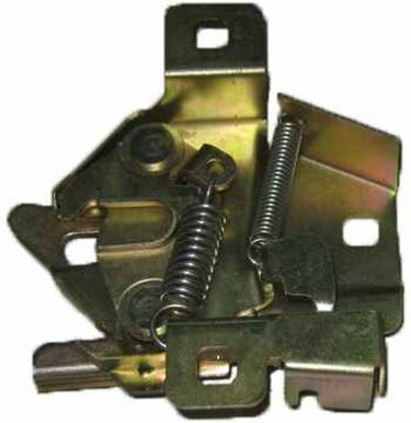 Замок капота Geely CK/CK2