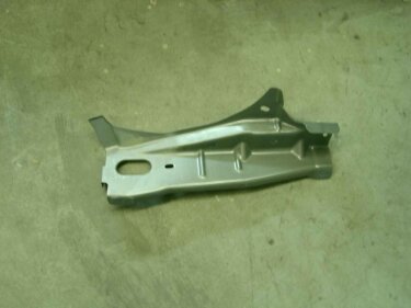 Крепление радиатора стойка L Geely EC-7/EC-7RV