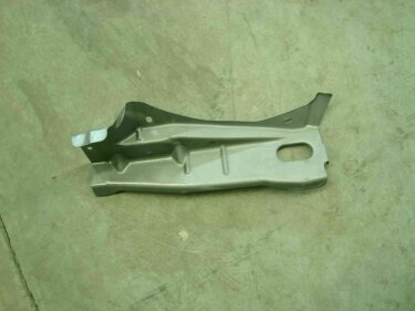 Крепление радиатора стойка R Geely EC-7/EC-7RV