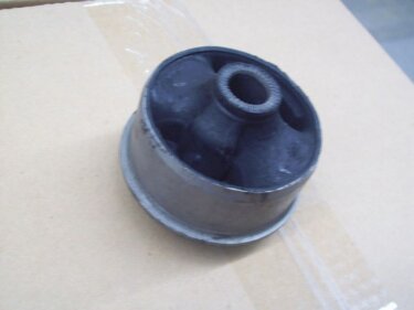 Сайлентблок рычага переднего задний Geely EC7/EC7RV KLM