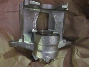 Суппорт передний R Geely EC7/EC7RV