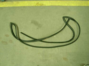 Уплотнитель стекла Geely EC-7/EC-7RV