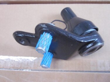 Шаровая опора R Geely EC8