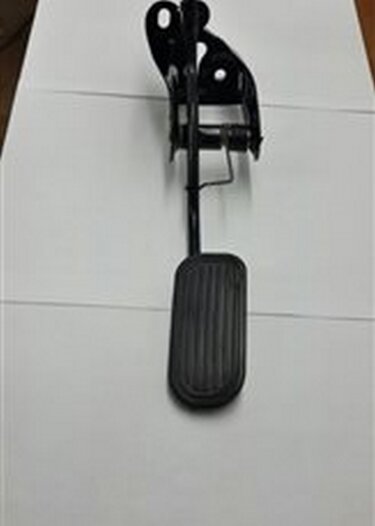 Педаль газа с кронштейном в сборе Geely MK/MKCross