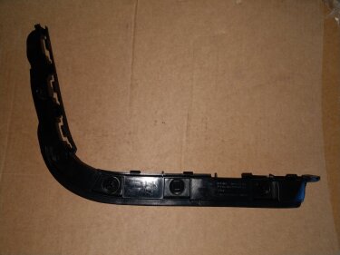 Кронштейн бампера заднего внешний правый  Tesla Model 3