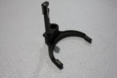 Вилка включения 1-й и задней передачи FAW 1031 (2.7)