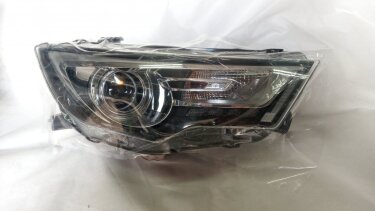 Фара передняя правая FAW B 30