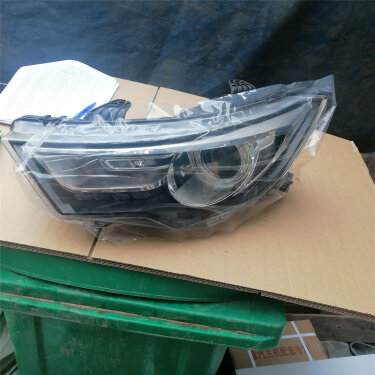 Фара передняя левая FAW B 30