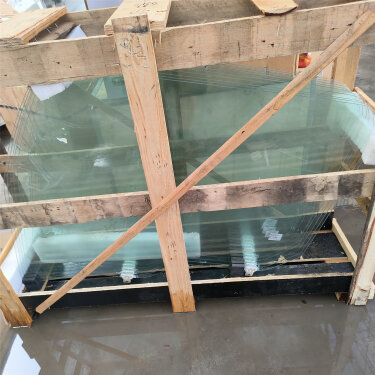 Стекло левой двери JAC N56, N75